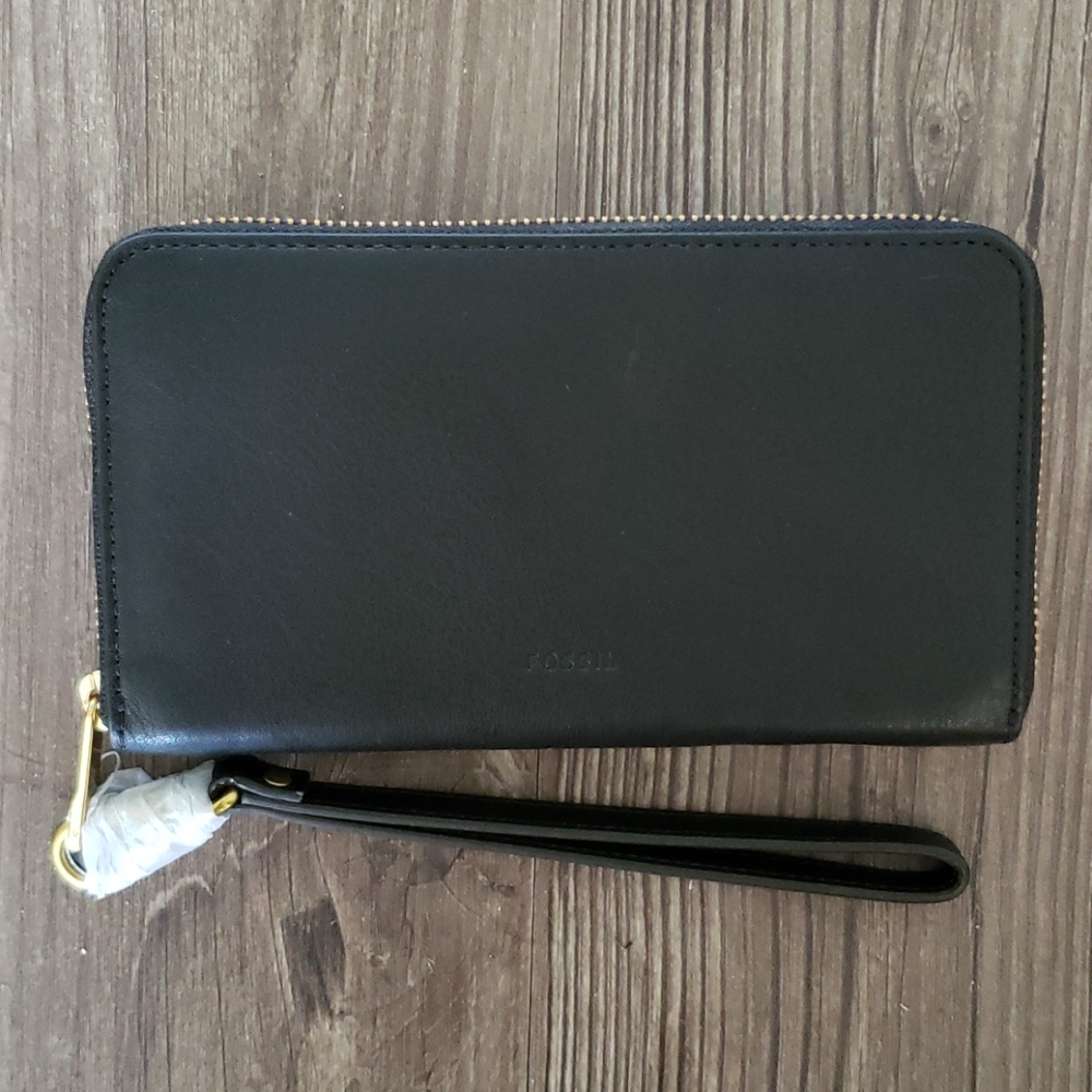 Fossil wristlet